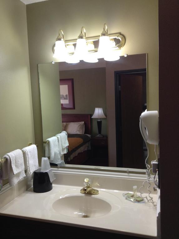 Heartland Hotel & Suites Rock Valley Quarto foto
